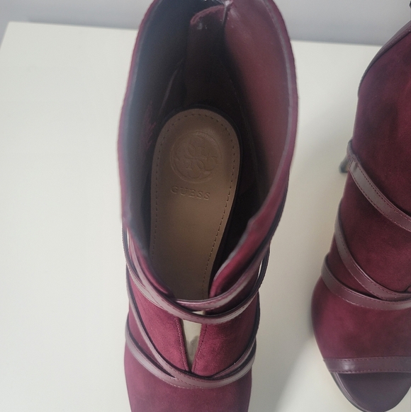 GUESS ADALIND2 Burgundy Suede Bootie - Picture 4 of 6